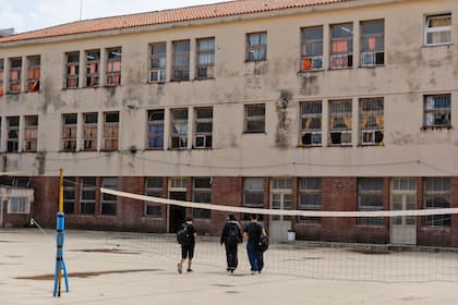 La Escuela Normal 3 de Rosario trata de recuperar la normalidad al igual que los otros colegios