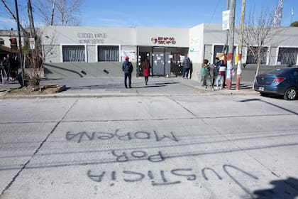 La escuela N° 60 Almafuerte, en Lanús, donde iba Morena suspendió la votación y trasladaron las mesas a una escuela cercana