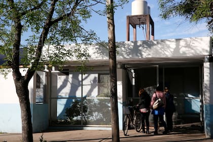 La escuela N°73 que fue utilizada por docentes para hacer una fiesta