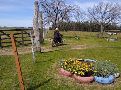 La escuela rural 118 de Paso de la Cruz del Yí está rodeada de campo