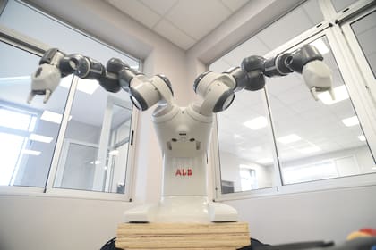 La Escuela Técnica (ET) N° 6 "Siderurgia Argentina", de San Nicolás, inauguró un nuevo taller de robótica y automación