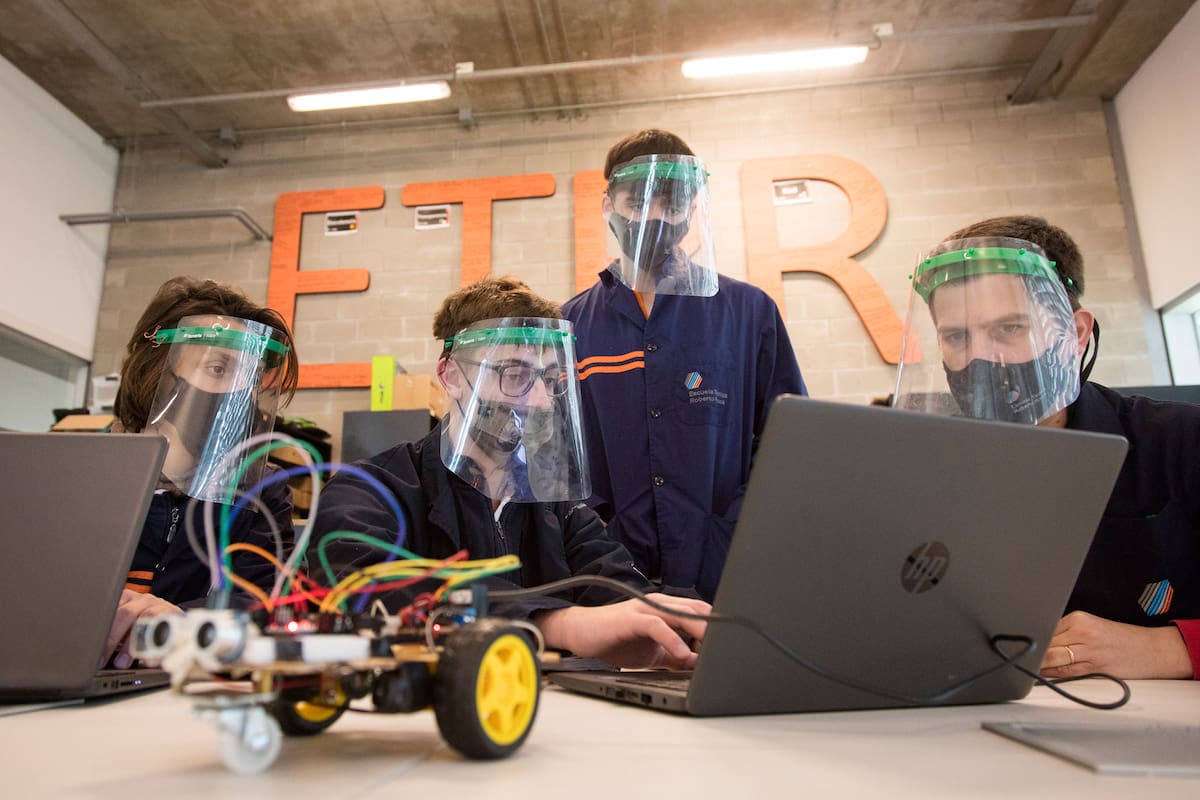 La Escuela Técnica Roberto Rocca (ETRR) impulsa un modo de aprendizaje experiencial, dinámico y centrado en el uso y la apropiación de las últimas tecnologías