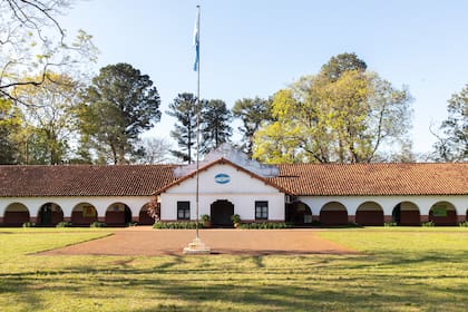 La Escuela Victoria funciona dentro del predio y es reconocida por la formación de sus alumnos.