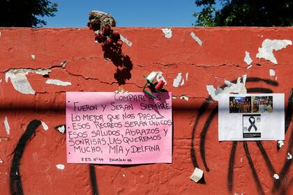 La escuela volvió a abrir hoy sus puertas para recibir a los padres y docentes de la comunidad.