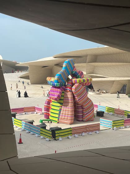 "La escultura de los sueños" de Marta Minujín, exhibida el año pasado en el Museo Nacional de Qatar