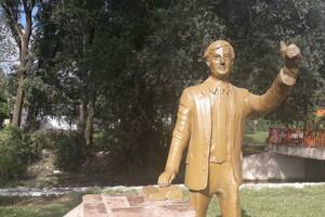 La escultura de Néstor Kirchner fue emplazada en octubre de 2011