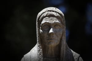 La escultura fue realizada por el artista Luis Perlotti en 1927