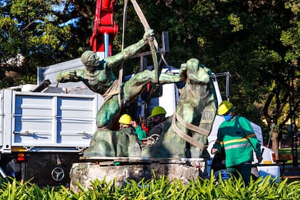 La escultura pasará a formar parte de una lista de más de diez obras removidas de plazas y parques para ser escondidas dentro del predio de Monumentos y Obras de Arte