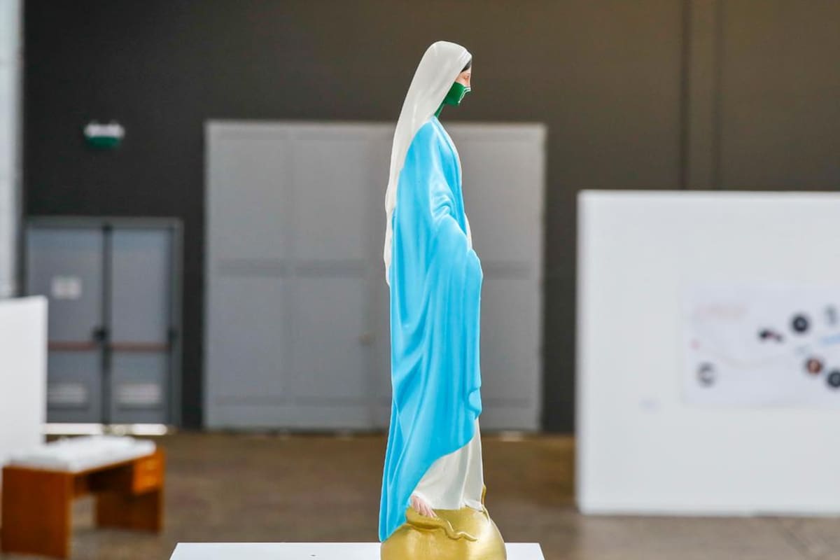 La escultura que fue retirada de su exposición.