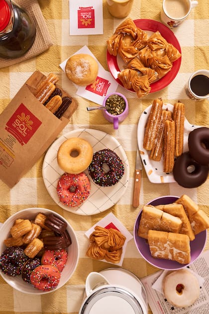 La especialidad de El Sol de Galicia son las frituras: además de pastelitos ofrecen donas, berlinesas, churros y tortas fritas.