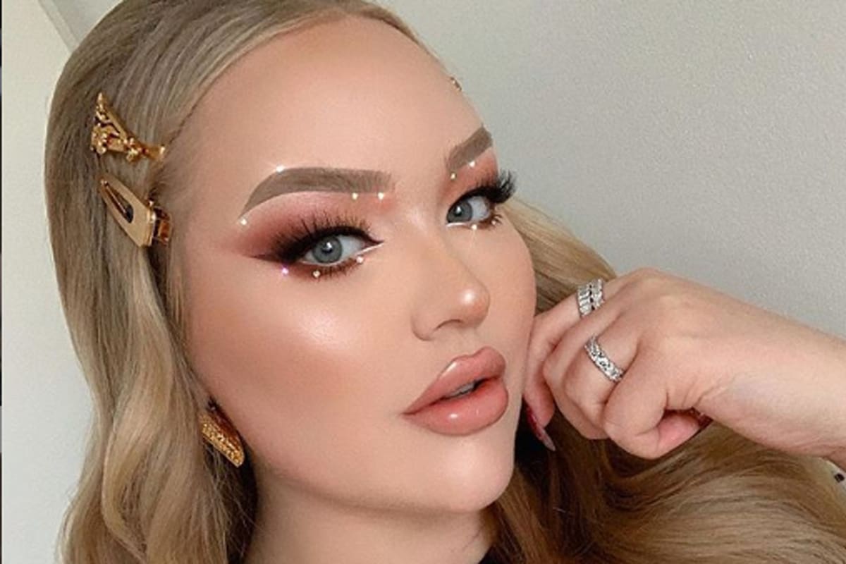 La especialista en tutoriales de maquillaje tiene 25 años y es popular desde 2015