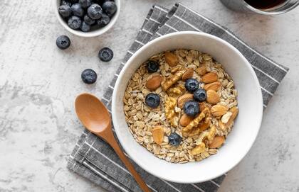 La especialista propone como desayuno comer avena con un poco de proteína