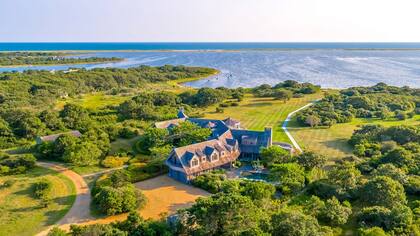 La espectacular casa en Martha´s Vineyard que compraron Michelle y Barack Obama en 2019 (Landvest.com)