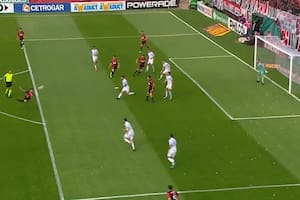 La espectacular definición de Pablo Pérez para el empate parcial ante Godoy Cruz: Newell's terminó perdiendo 2-1