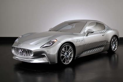 La espectacular silueta del Maserati GranTurismo Luce es completamente espejada