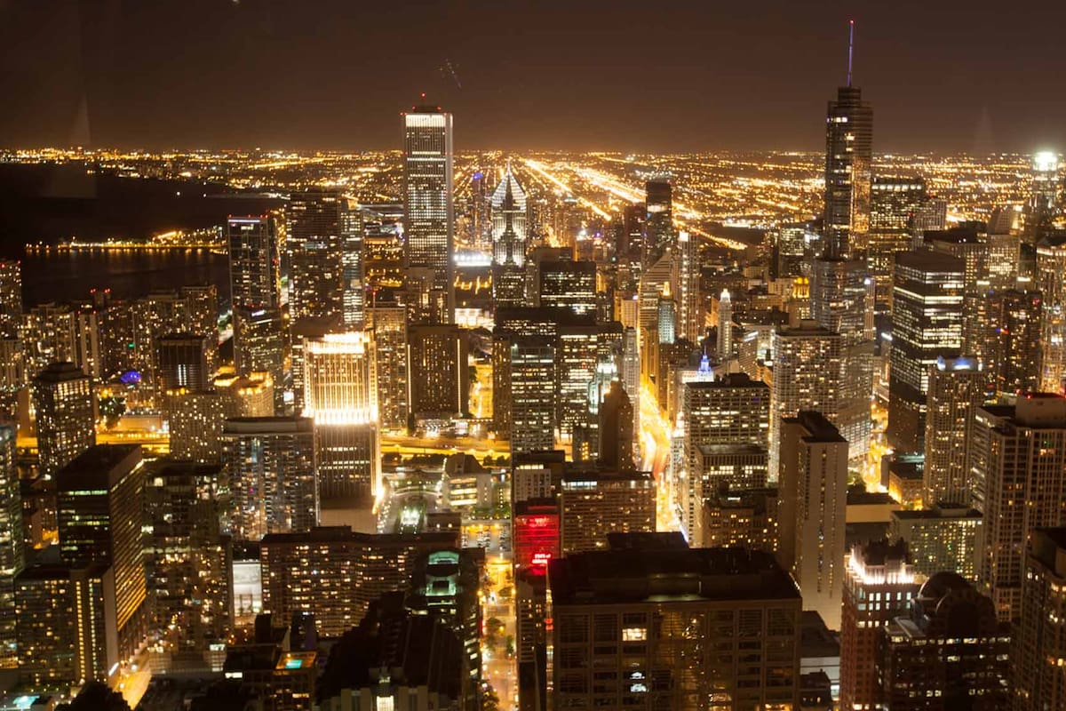 La espectacular vista de la ciudad que regala el mirador de la torre Hancock desde el piso 94.