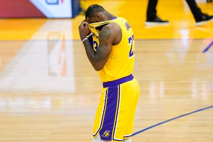 La especulación de algunos equipos de la NBA dejó a los Lakers sin playoffs, y con la incomodidad de jugar el play-in que tanto enoja a LeBron James