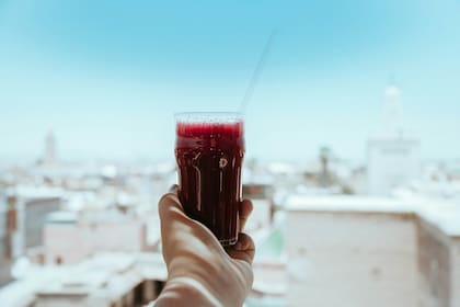 La espirulina no debe consumirse en casos de hiperuricemia, fenilcetonuria, hipertiroidismo, enfermedades autoinmunes, embarazo o lactancia