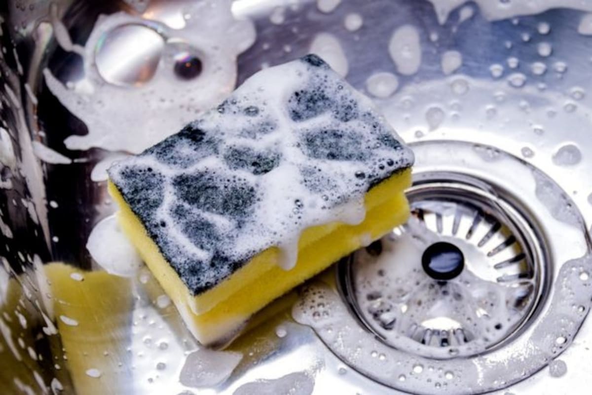 La esponja de la cocina es uno de los elementos con más gérmenes.