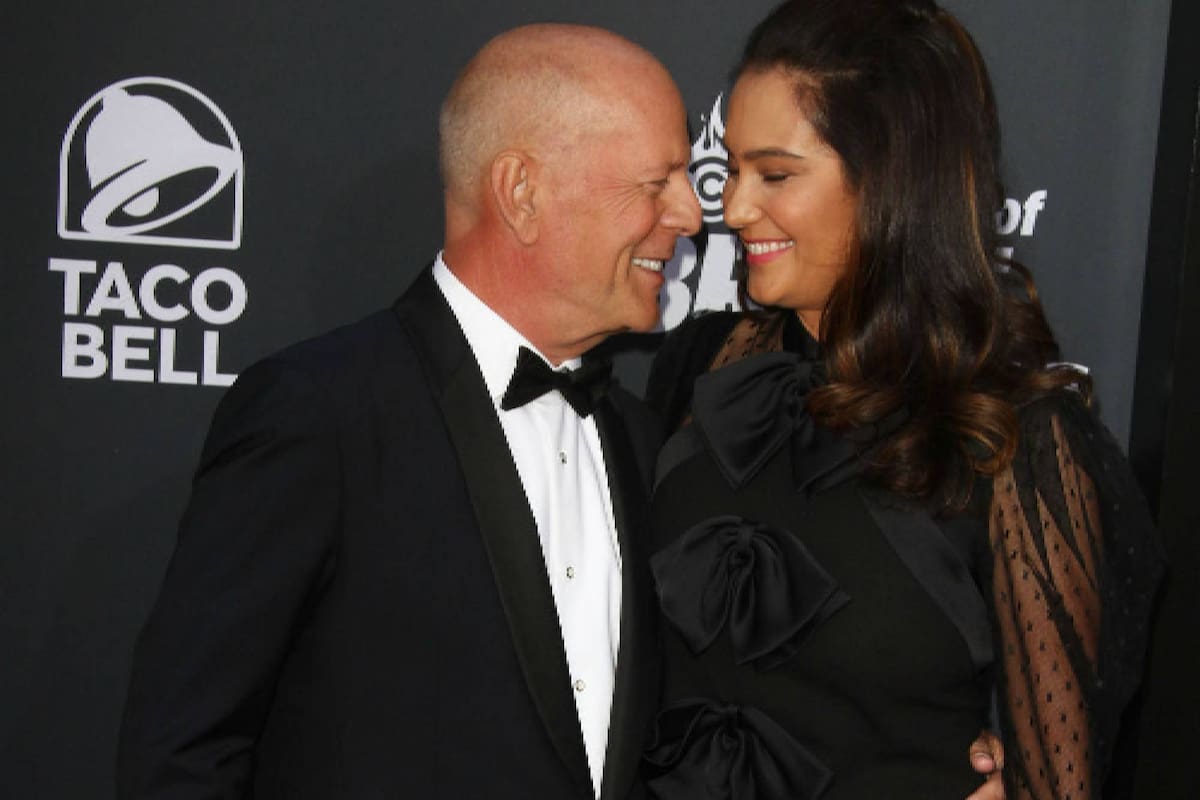 La esposa de Bruce Willis, Emma Heming Willis, está trabajando junto a un especialista en demencia para ayudar al actor