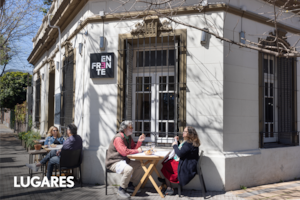 La esquina de Enfrente es un perfecto spot para sentir el ritmo pausado de barrio