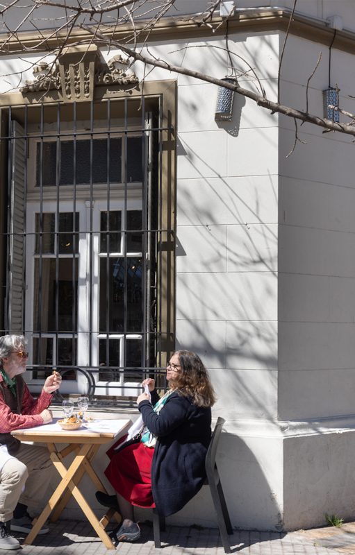 La esquina de Enfrente es un perfecto spot para sentir el ritmo pausado de barrio