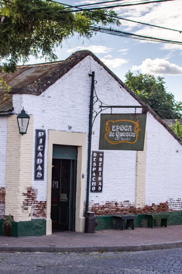 La esquina de Época de Quesos, la única sin ochava de Tandil