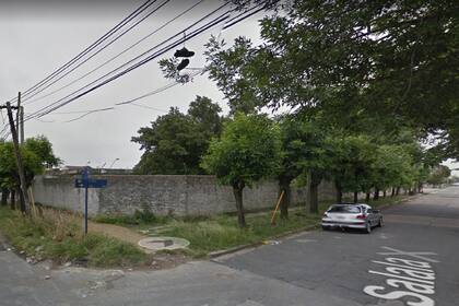 La esquina, de Formosa y Salala, el lugar donde el delincuente chocó contra un poste de luz.