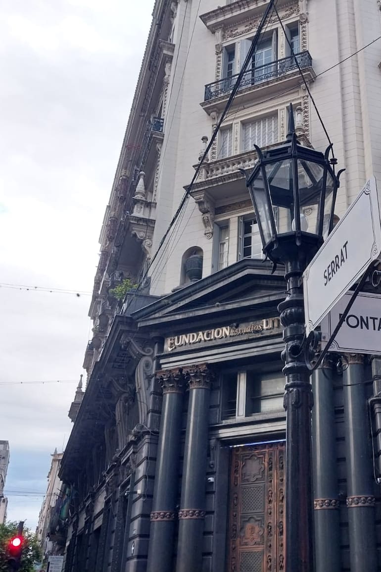 La esquina de Santa Fe y Sarmiento, rebautizada con los nombres de Serrat y Fontanarrosa, es hoy un punto de referencia cultural en Rosario