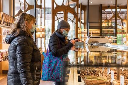 La esquina del inmenso local de la calle Mitre 202, en pleno centro de Bariloche. Si bien la marca se expandió a todo el país, ésta es su casa matriz y su local con más historia.