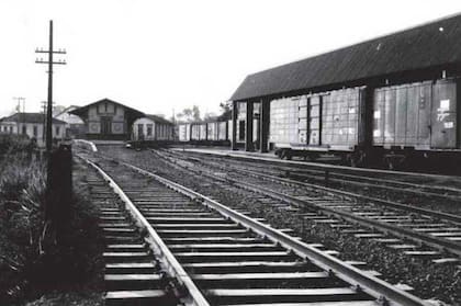La estación Bias Forte a donde llegaban los trenes atestados de pacientes para el Hospital Colônia (Foto en el libro Holocausto Brasileiro de Daniela Arbex)
