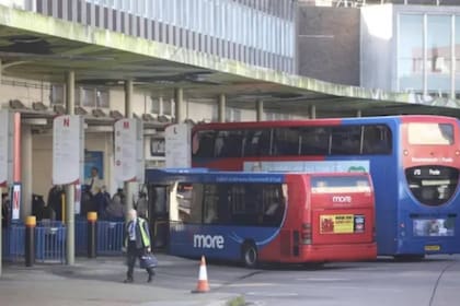 La estación de ómnibus a la que el ex militar accedió durante la madrugada y subió a uno de sus micros, pese a que la puerta estaba cerrada. Crédito: BNPS