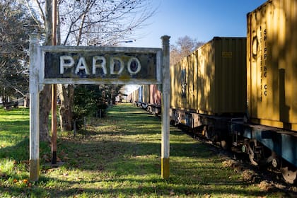 La estación de Pardo ve pasar el tren de carga