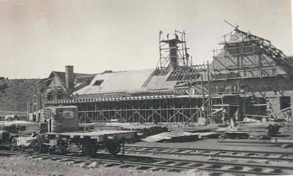 La estación de pasajeros de Bariloche durante su construcción