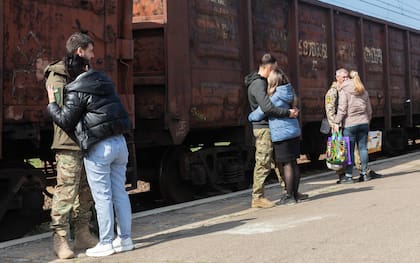 La estación de tren en Kramatorsk fue lugar de encuentro permanente para los soldados ucranianos y sus seres queridos en 2023; los servicios se encuentran suspendidos desde noviembre de 2025 debido al avance ruso y los constantes ataques a la infraestructura ferroviaria en la región
