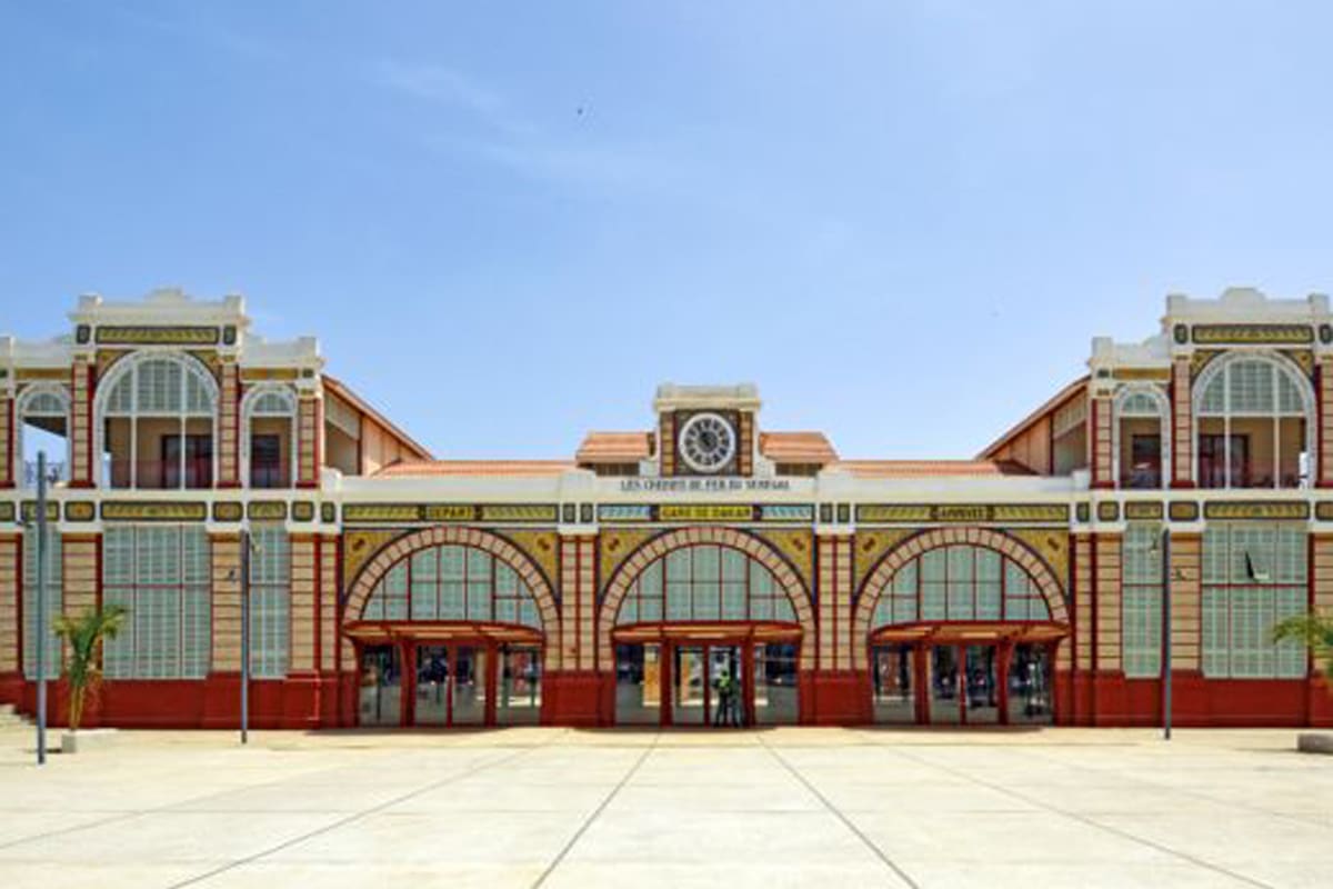 La estación de trenes de Dakar también está en la lista.