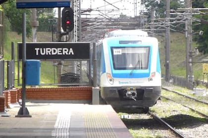 La estación de Turdera, la localidad que Massolo define como su lugar en el mundo