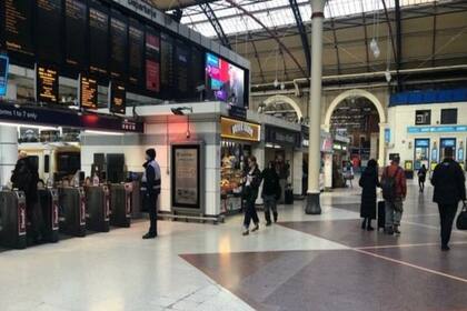 La estación de Victoria, en Londrés, donde ocurrió el ataque a la boletera que falleció