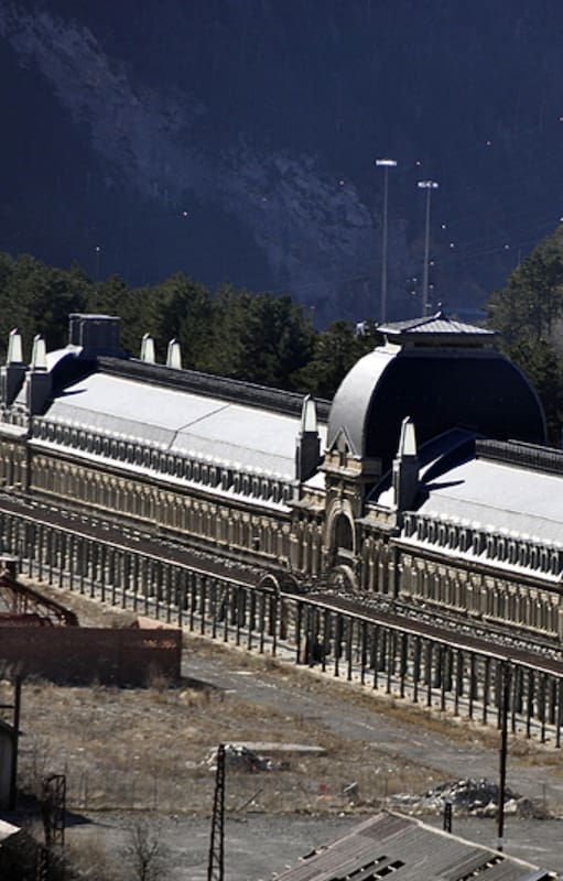 La Estación Internacional de Canfranc es una estación de ferrocarril de España ubicada en Canfranc (Huesca), muy cerca de la frontera con Francia.
