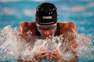 Kate Douglass establece nuevo récord mundial en los 50 metros libre en preliminares del Pan Pacific