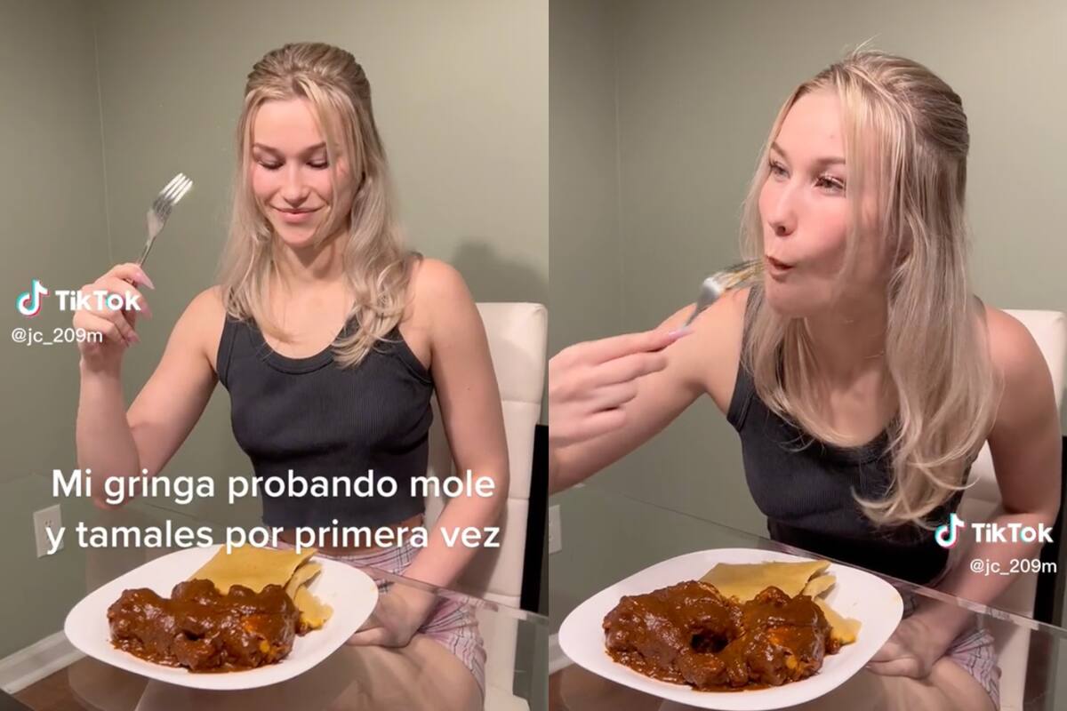 La estadounidense tomó un tenedor y mezcló los tamales con el mole picante; ambos son de los platos más representativos de la cultura mexicana