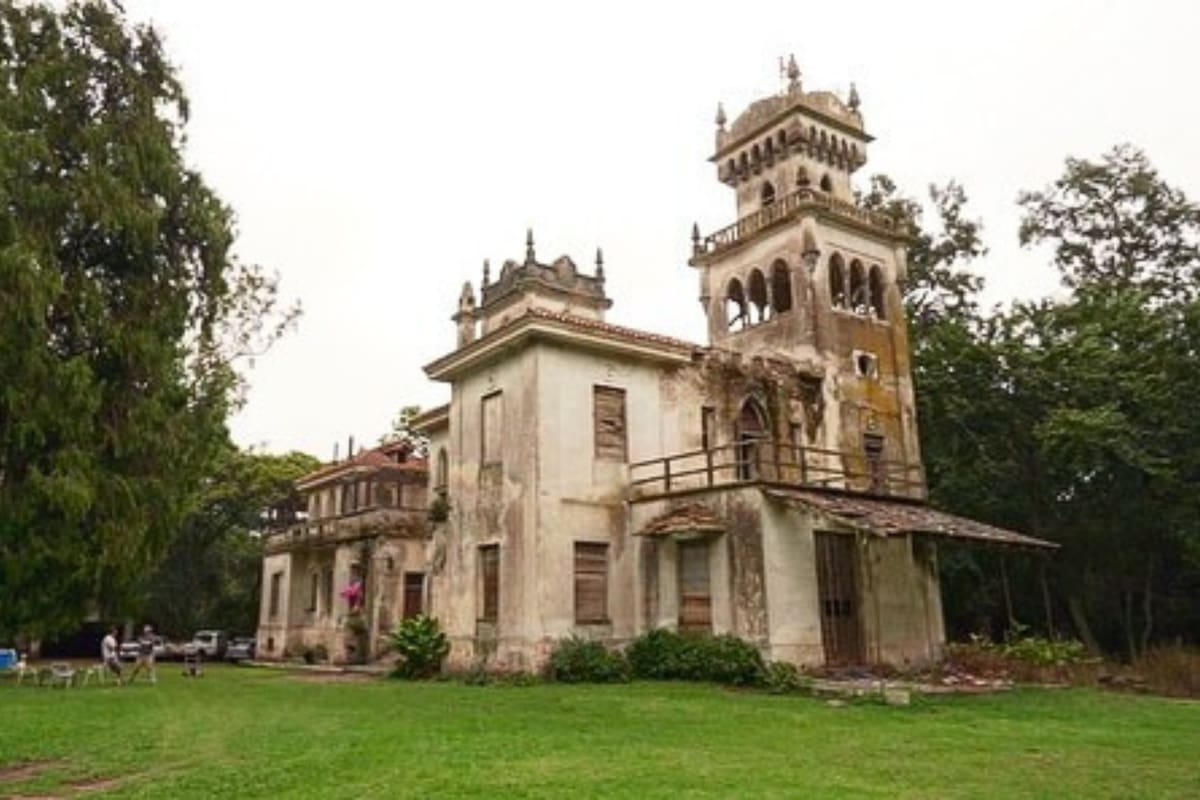 La estancia de La California fue el casco donde vivió Samuel Humberto Levi en 1925 y que hoy se encuentra en pleno abandono