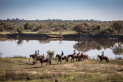 La Estancia La Pelada queda sobre el río Corriente.