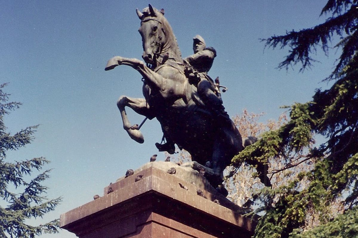 La estatua a Belgrano, en Génova