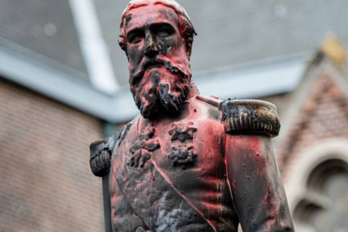 La estatua de Amberes había sido quemada y atacada con pintura antes de ser retirada