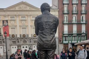 La estatua de García Lorca, hoy, después del ataque