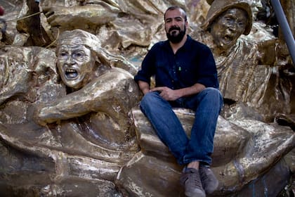 La estatua de Juana Azurduy, en un galpón de la ESMA está lista para ser trtasladada
