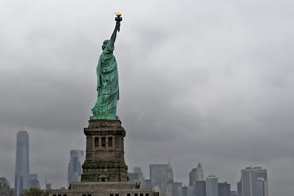 Un fotógrafo capturó el momento exacto en que un rayo impactó sobre la Estatua de la Libertad