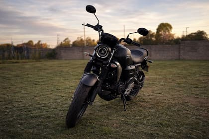 La estética de la moto es neo-retro