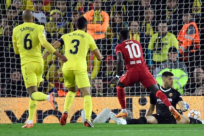 La estocada de Sadio Mané para sellar la victoria 2-0 de Liverpool sobre Villarreal; el senegalés convirtió cinco goles en la actual temporada de la Champions League